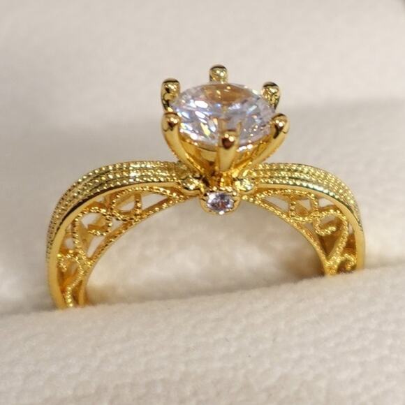 Wicked Green Gift Ring Box with a Gold Queen Ring inside! Size 8 - Picture 2 of 6